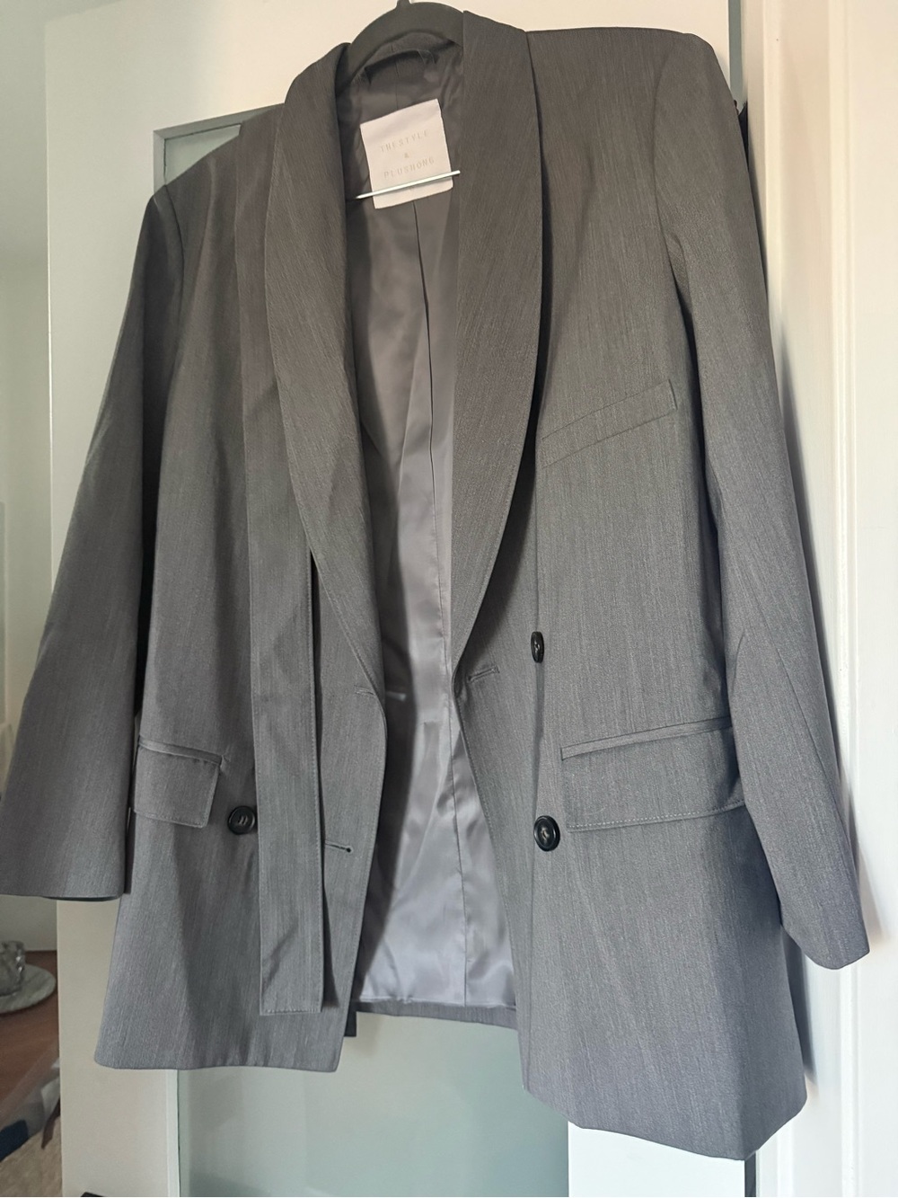 The Frankie Shop Gray Lapel Blazer w/ tie. Never worn size 6